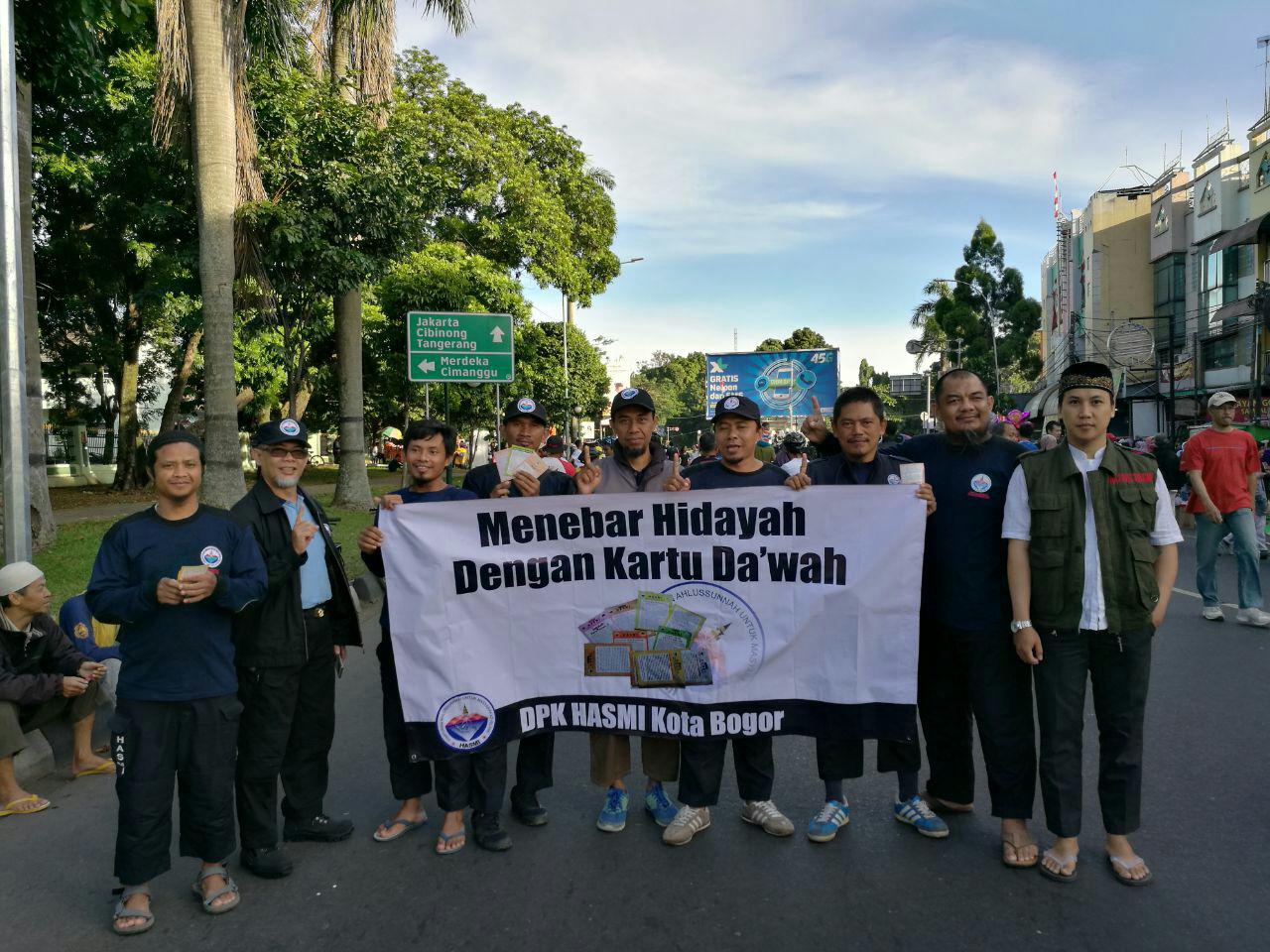 Aktifis Dakwah HASMI Tebar Kartu Dakwah Di Car Free Day Bogor