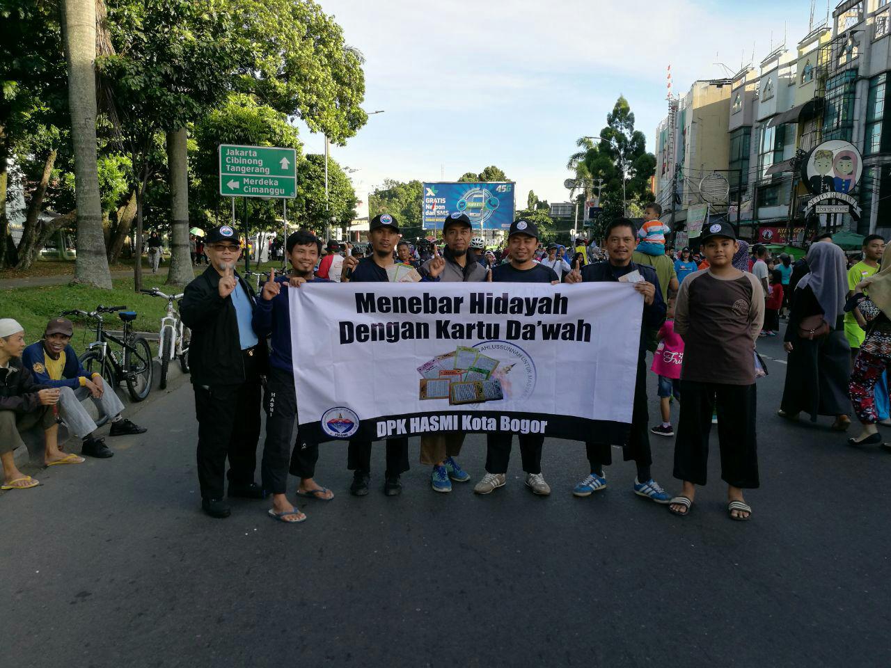 Aktifis Dakwah HASMI Tebar Kartu Dakwah Di Car Free Day Bogor