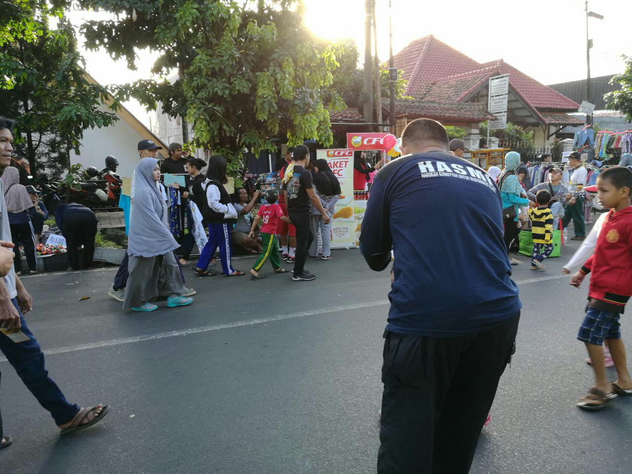 Aktifis Dakwah HASMI Tebar Kartu Dakwah Di Car Free Day Bogor