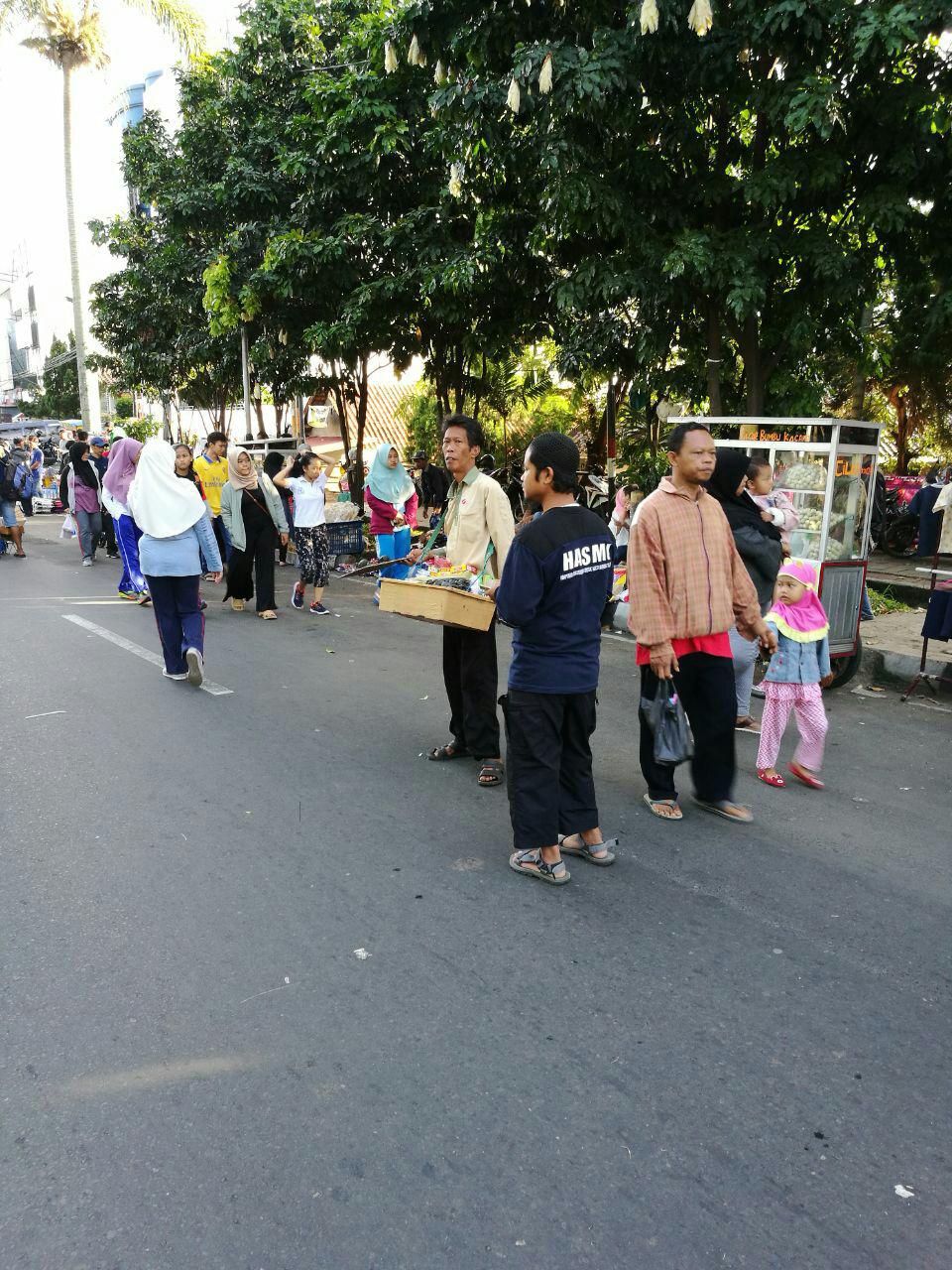 Aktifis Dakwah HASMI Tebar Kartu Dakwah Di Car Free Day Bogor